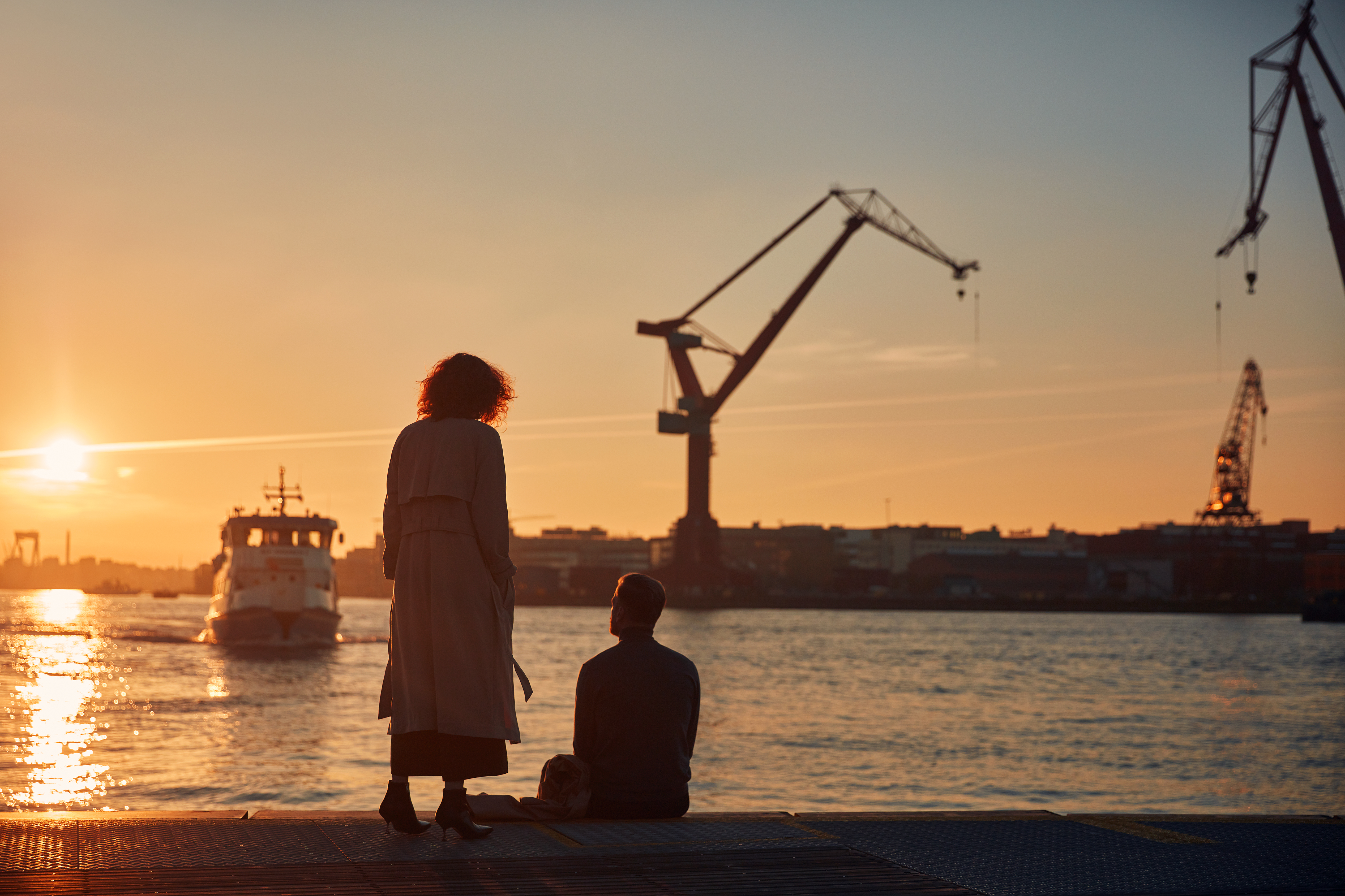 Två personer i Göteborgs hamn