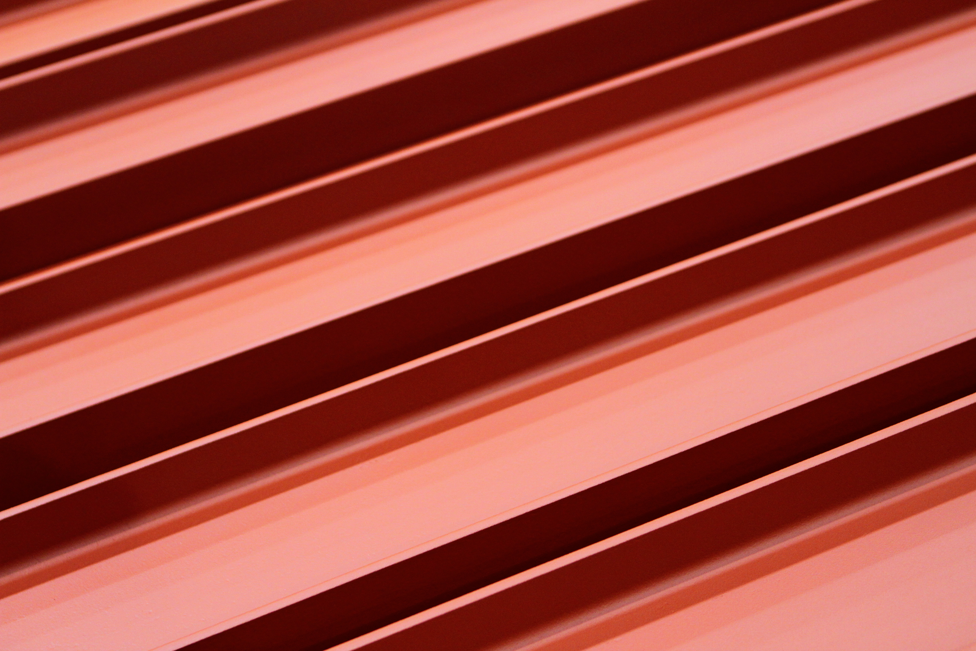 Målade stålbalkar från Stena Stål.